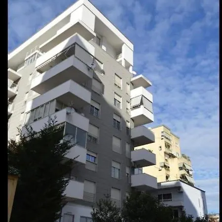 Flowers Studio - Pazari I Ri Apartment Tirana